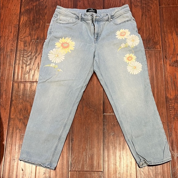 Jordache Light Blue Jeans with Floral stencils - Picture 1 of 6